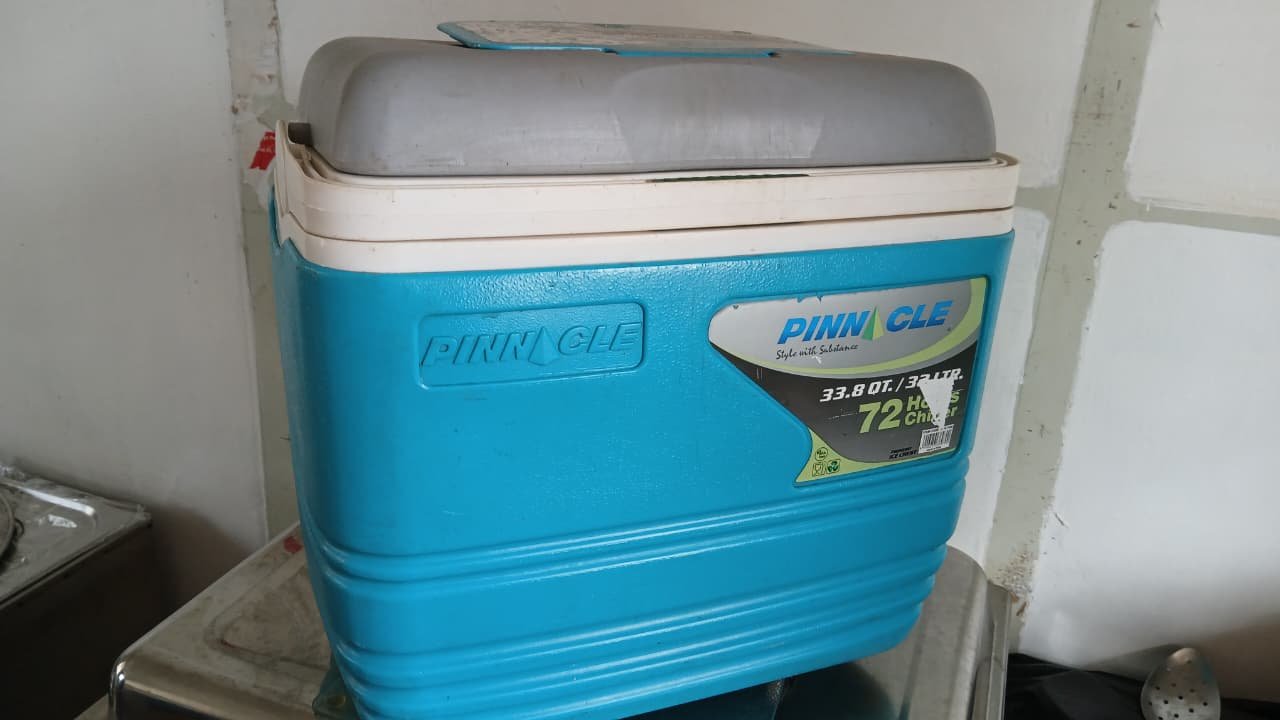 32 litre catering cooler box